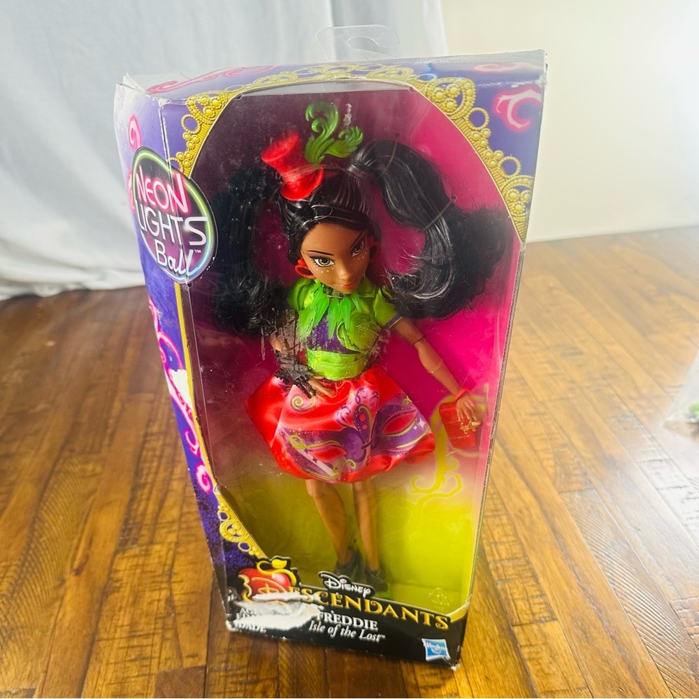 NEW Disney Descendants Neon Lights Ball Doll Freddie Isle of the Lost Hasbro NOS